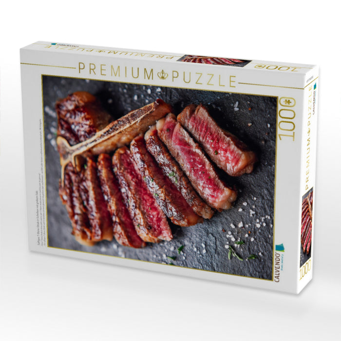Saftiges T-Bone-Steak in Scheiben mit grobem Salz - CALVENDO Foto-Puzzle'