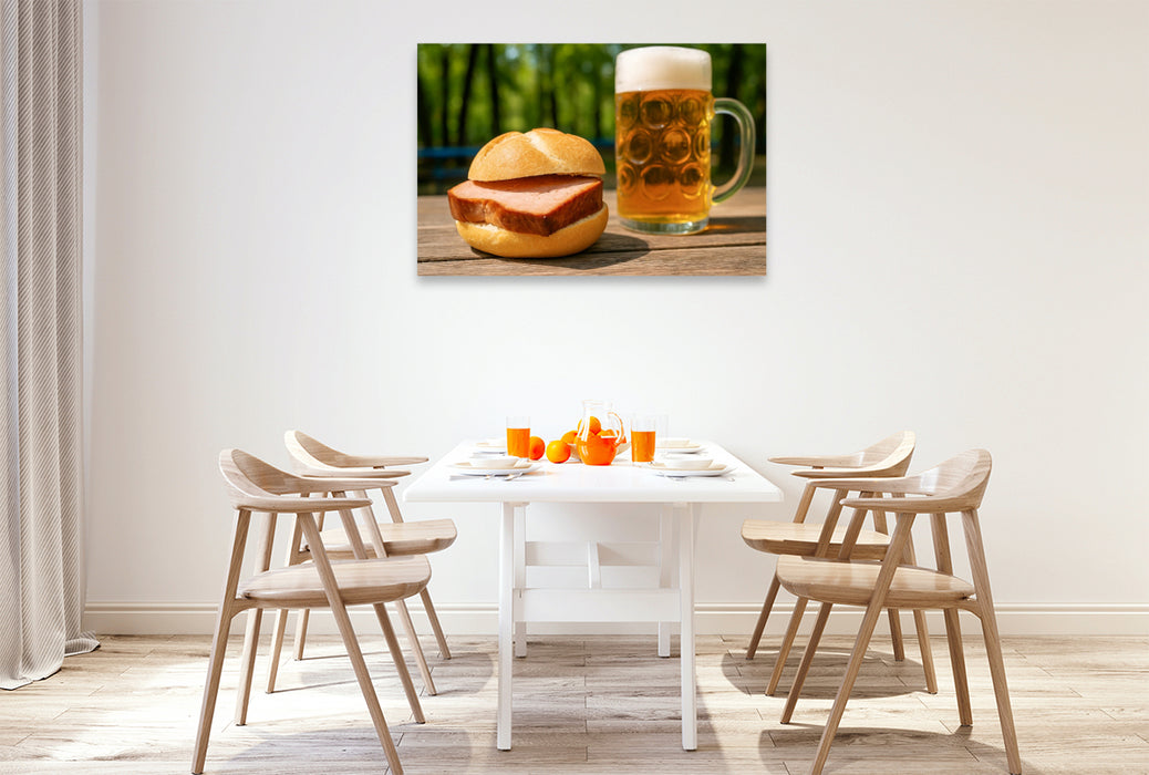Premium Textil-Leinwand Leberkässemmel mit Leberkäse in freier Natur