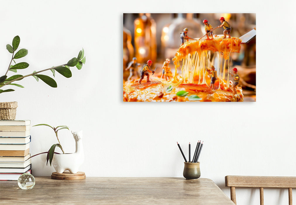 Premium Textil-Leinwand Miniatur Bauarbeiter transportieren Käsebelag von heißer Pizza ab