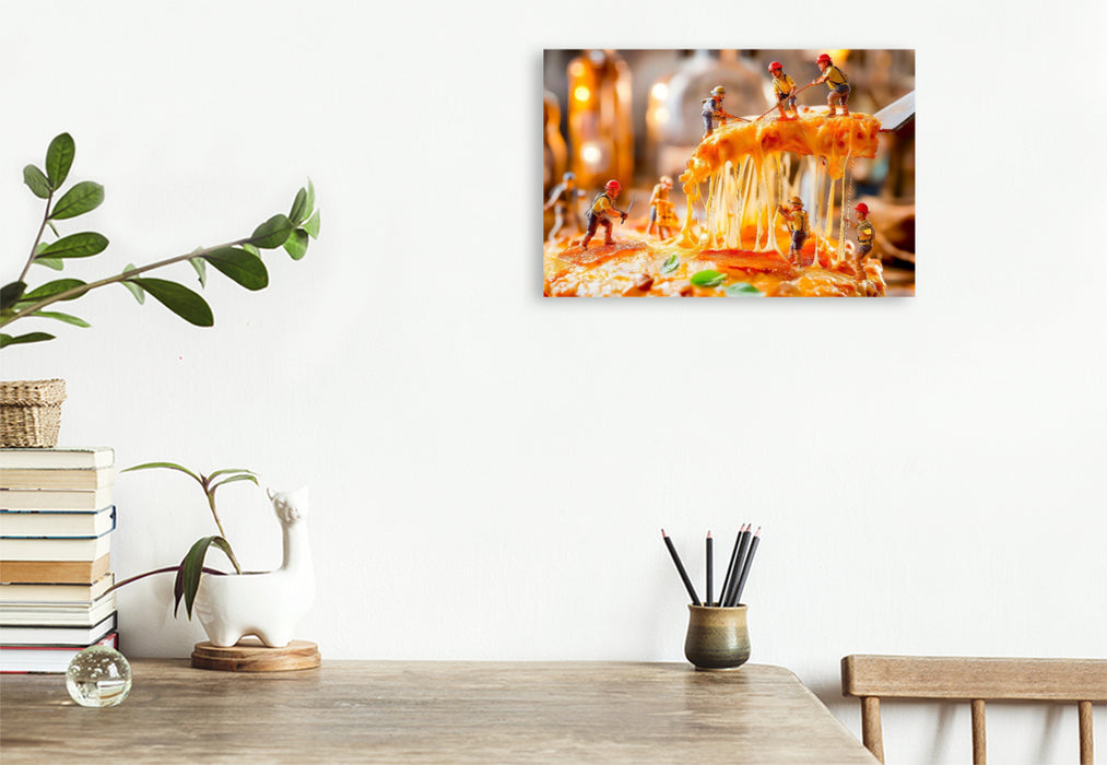 Premium Textil-Leinwand Miniatur Bauarbeiter transportieren Käsebelag von heißer Pizza ab