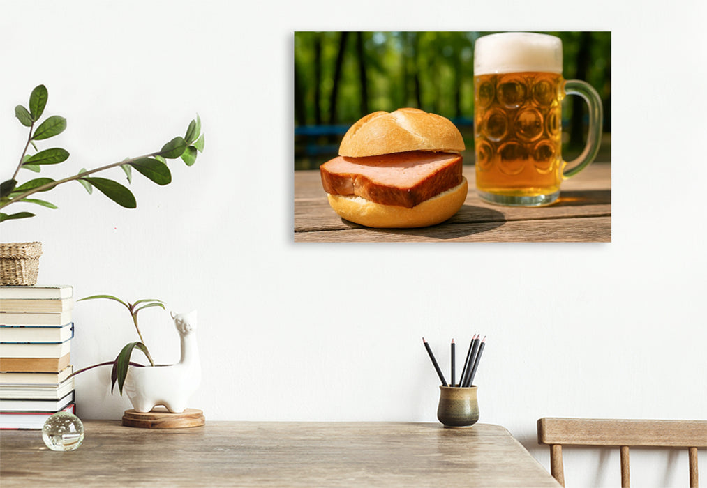 Premium Textil-Leinwand Leberkässemmel mit Leberkäse in freier Natur