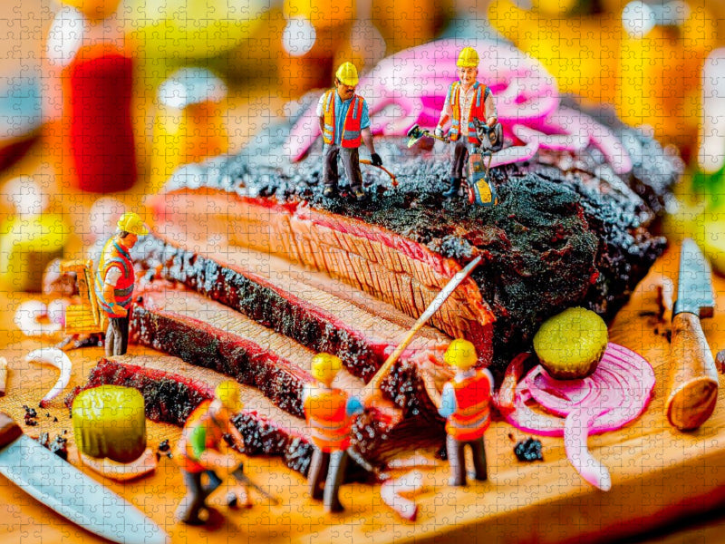 Bauarbeiter Miniaturen richten köstliches Thunfischsteak mit Zwiebelringen an - CALVENDO Foto-Puzzle'