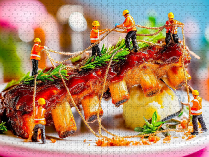 Miniatur Bauarbeiter erklimmen marinierte Rippchen mit frischem Rosmarin - CALVENDO Foto-Puzzle'