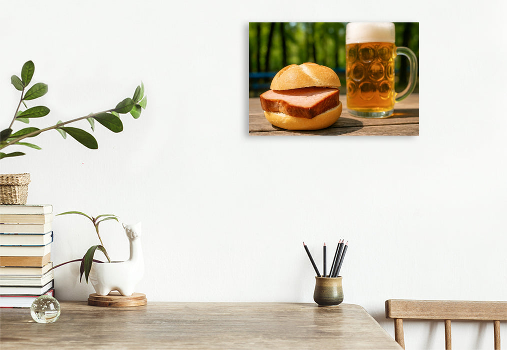 Premium Textil-Leinwand Leberkässemmel mit Leberkäse in freier Natur