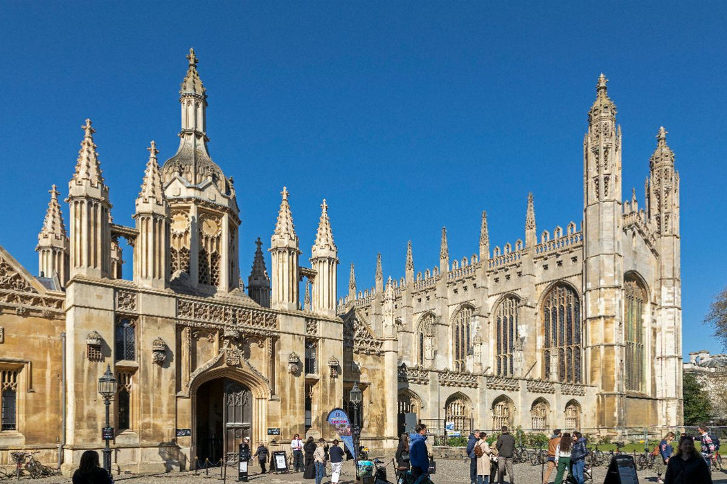 Premium Textil-Leinwand Torhaus und Kirche, Kings's College, Cambridge