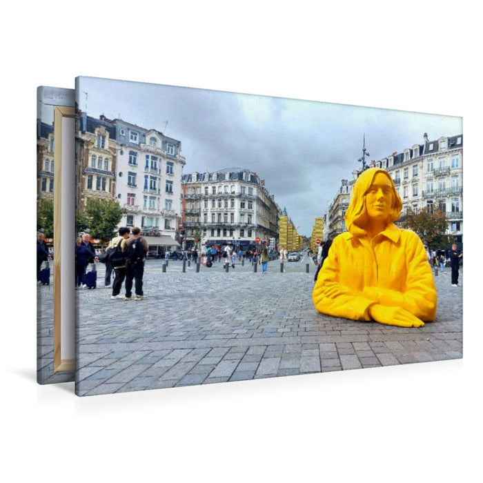 Premium Textil-Leinwand Lille, 'Romy' vor dem Bahnhof Lille Flandres