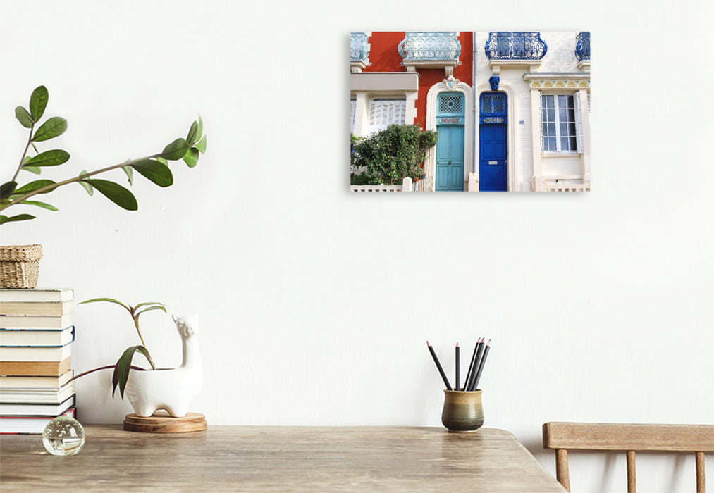 Premium Textil-Leinwand Tür an Tür im französischen Badeort Mers-les-Bains