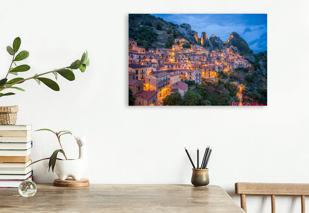 Premium Textil-Leinwand Castelmezzano bei Nacht