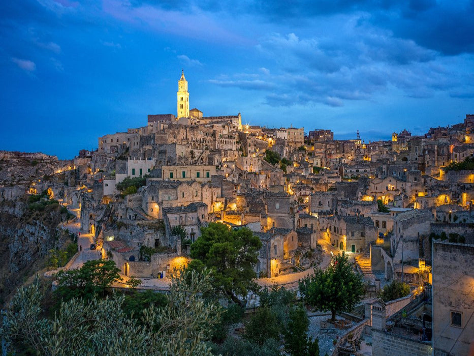 Das aus dem Film mit dem berühmten Spion bekannte Matera bei Nacht - CALVENDO Foto-Puzzle'
