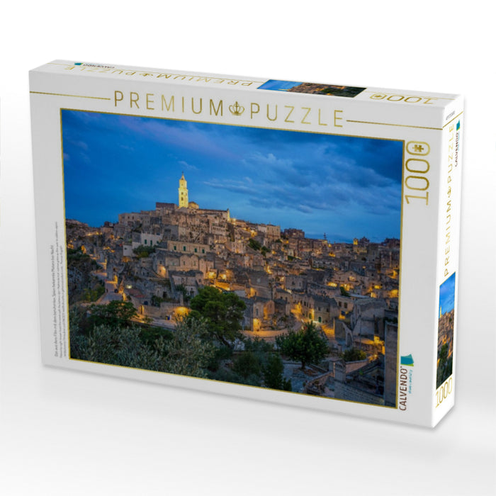 Das aus dem Film mit dem berühmten Spion bekannte Matera bei Nacht - CALVENDO Foto-Puzzle'