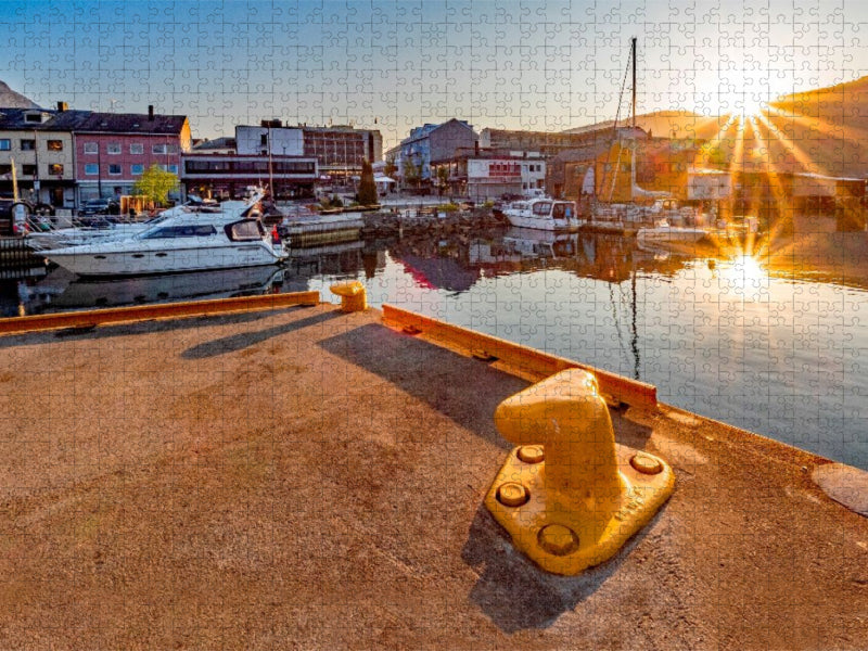 Doppelter Sonnenschein am Hafen in Åndalsnes - CALVENDO Foto-Puzzle'