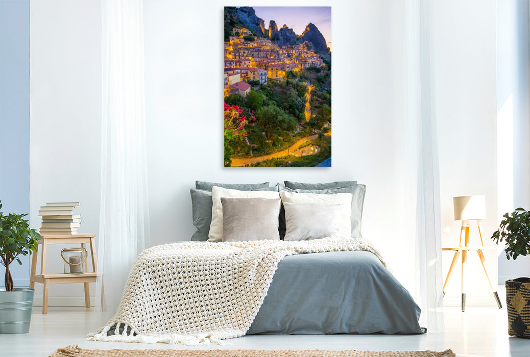 Premium Textil-Leinwand Castelmezzano bei Sonnenaufgang