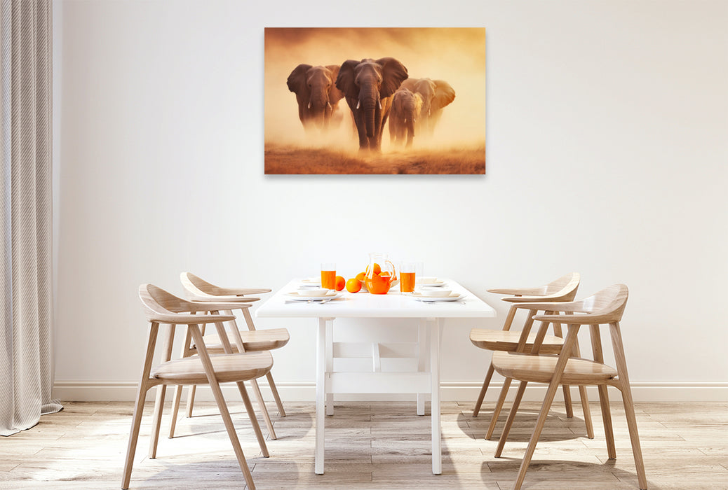 Premium Textil-Leinwand Elefanten, gemeinsam durch das endlose Gold der Sonne