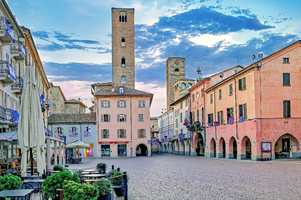 Premium Textil-Leinwand Trüffel Stadt Alba im Piemont