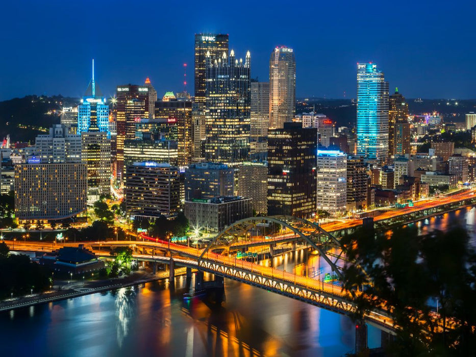 Traumhafte Skyline von Pittsburgh am Abend - CALVENDO Foto-Puzzle'