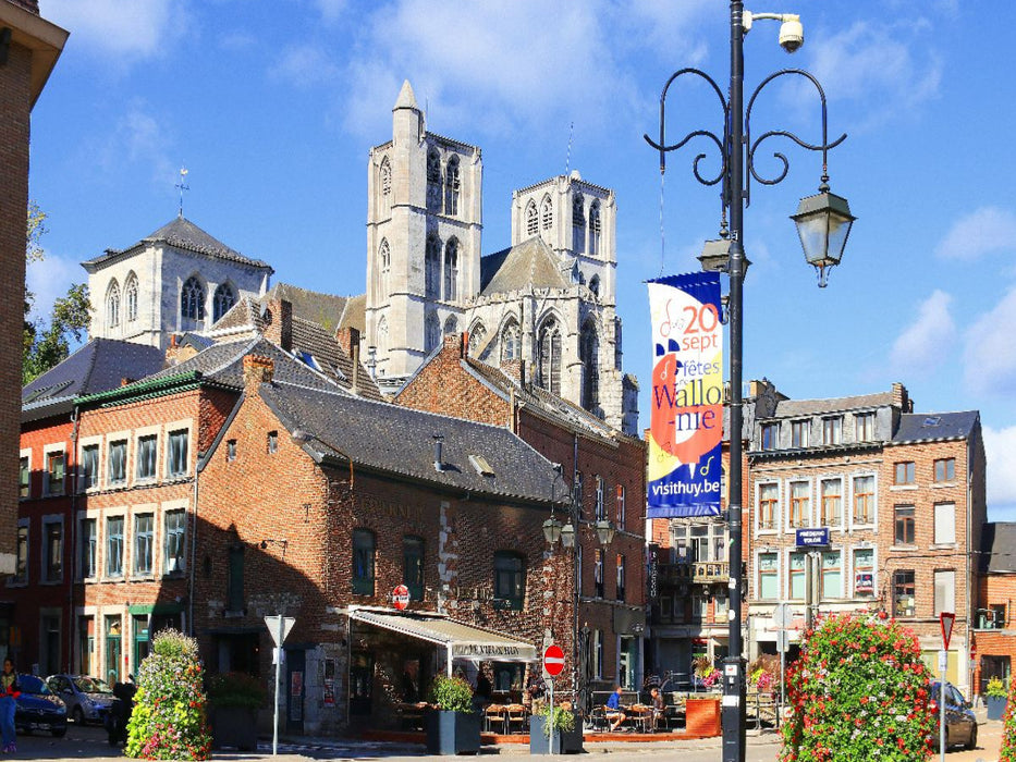 Huy in Belgien, Blick zur Stiftskirche Notre-Dame - CALVENDO Foto-Puzzle'