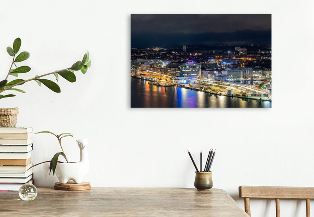 Premium Textil-Leinwand Bootshafen von oben – funkelnde Lichter im Dunkeln