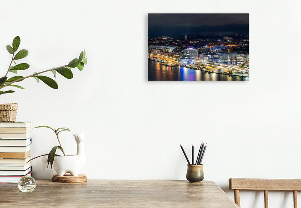 Premium Textil-Leinwand Bootshafen von oben – funkelnde Lichter im Dunkeln