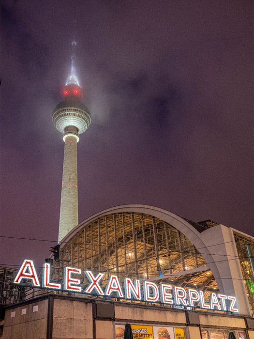 Alexanderplatz bei Nacht — Turm & Schriftzug - CALVENDO Foto-Puzzle'