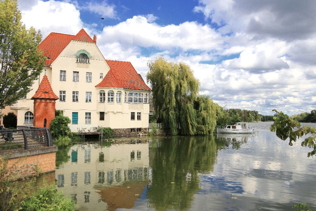 Premium Textil-Leinwand Brandenburg an der Havel, Jugendstilvilla am Havelpegel