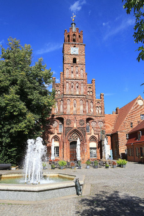 Premium Textil-Leinwand Brandenburg an der Havel, das Altstädtische Rathaus mit Roland