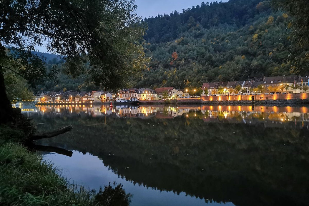 Premium Textil-Leinwand Romantisches Miltenberg am Main