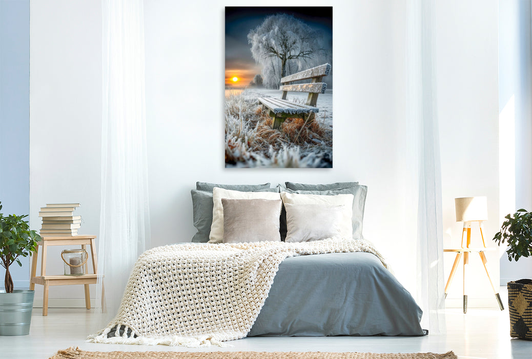 Premium Textil-Leinwand Eine Holzbank am Wegesrand