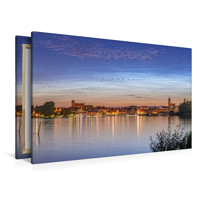 Premium Textil-Leinwand Leuchtende Nachtwolken über Waren Müritz