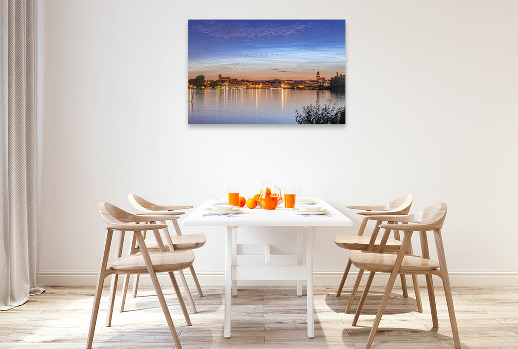 Premium Textil-Leinwand Leuchtende Nachtwolken über Waren Müritz