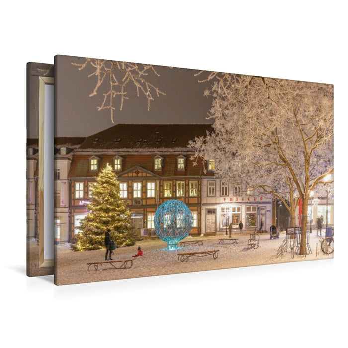 Premium Textil-Leinwand Marktplatz Waren Müritz im Winter mit Weihnachtsbeleuchtung