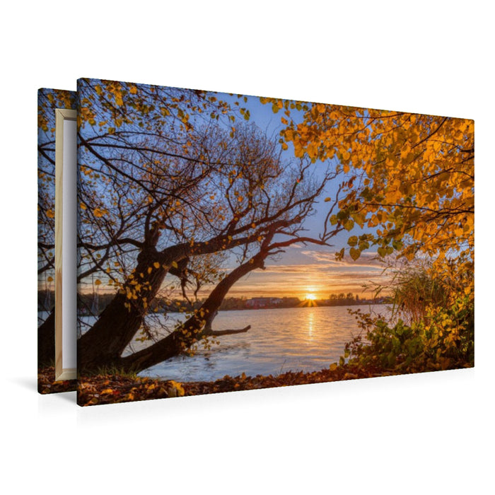 Premium Textil-Leinwand Goldener Herbstabend am Tiefwarensee