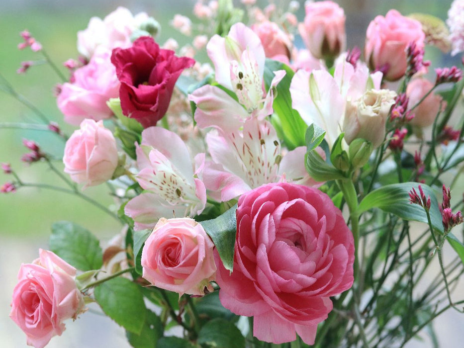 Blumenstrauß mit Rosen, Ranunkel und Inkalilien - CALVENDO Foto-Puzzle'