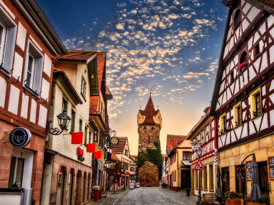 Hauptstraße mit historischen Häusern und Fehnturm in Herzogenaurach, Bayern - CALVENDO Foto-Puzzle'