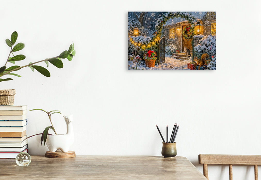 Premium Textil-Leinwand Weihnachts‑Cottage mit Tieren an geschmückter Gartenpforte