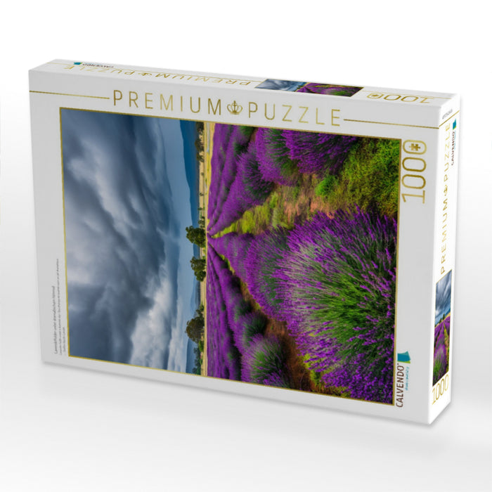 Lavendelfelder unter dramatischem Himmel - CALVENDO Foto-Puzzle'
