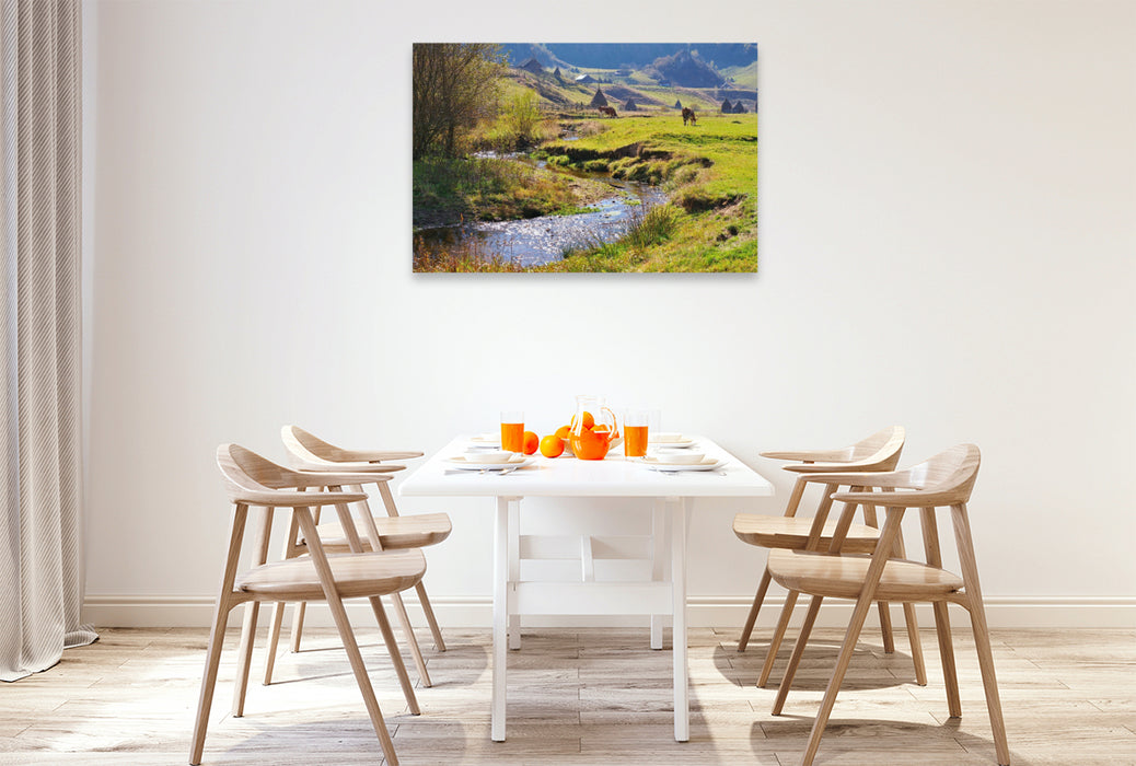 Premium Textil-Leinwand Sanft schlängelt sich das Wasser durch die Landschaft