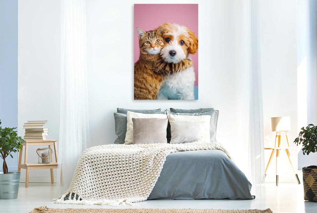 Premium Textil-Leinwand Hund und Katze in Freundschaft – Cockerpoo mit getigerter Katze