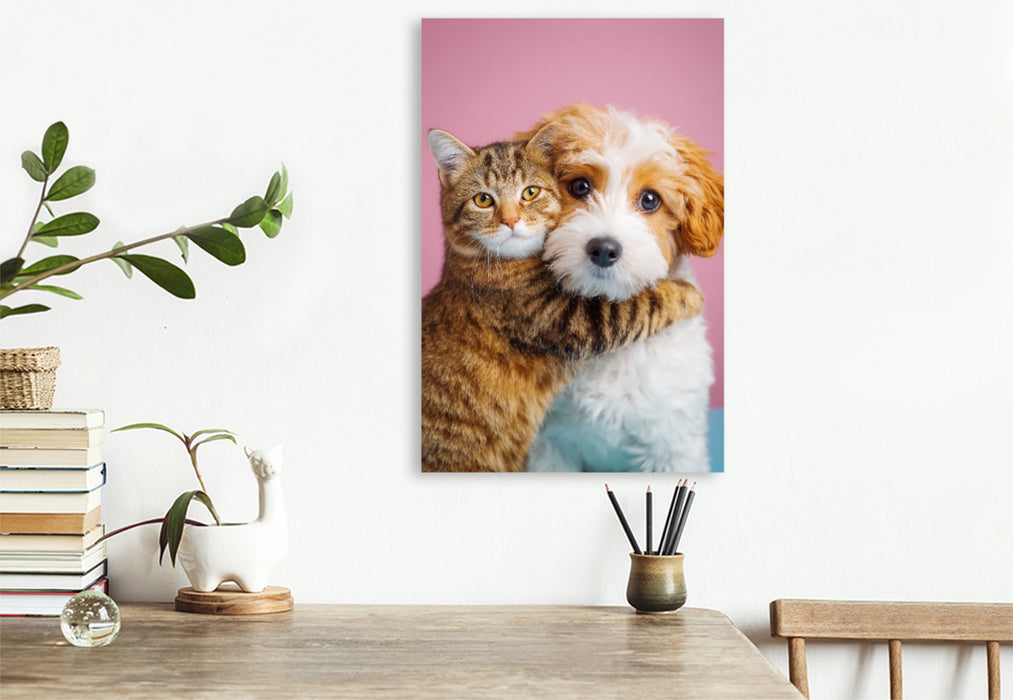 Premium Textil-Leinwand Hund und Katze in Freundschaft – Cockerpoo mit getigerter Katze