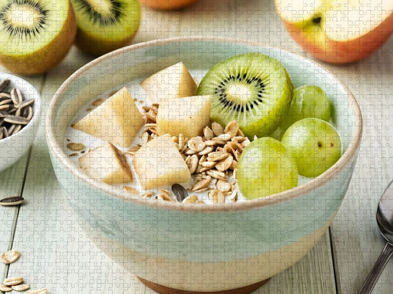 Müsli Stillleben - Frühlingshafter Neubeginn mit Kiwi und Traube - CALVENDO Foto-Puzzle'