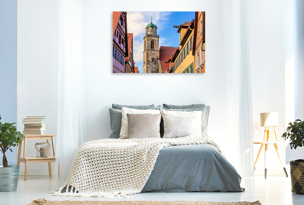 Premium Textil-Leinwand Turm des Münster St. Georg zwischen historischen Altstadthäusern, Dinkelsbühl