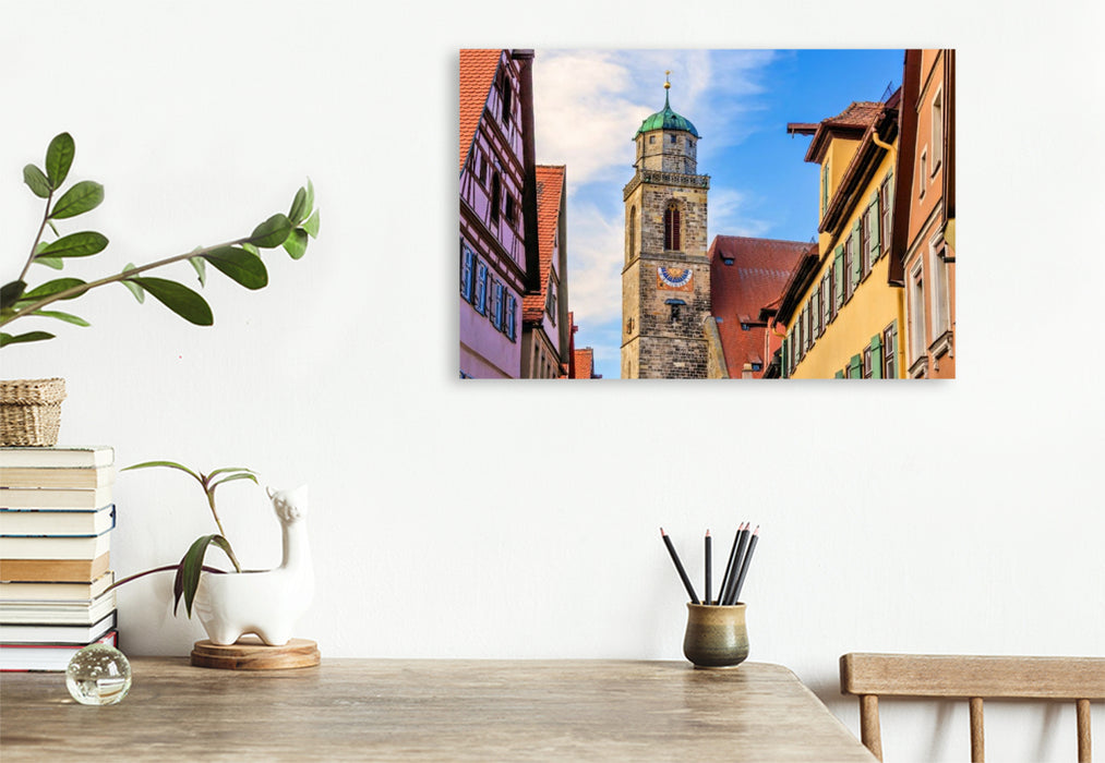 Premium Textil-Leinwand Turm des Münster St. Georg zwischen historischen Altstadthäusern, Dinkelsbühl