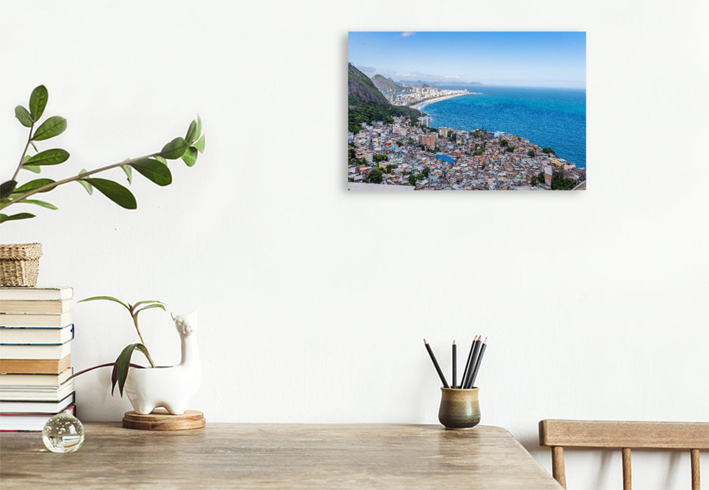 Premium Textil-Leinwand Favelas über dem Ozean