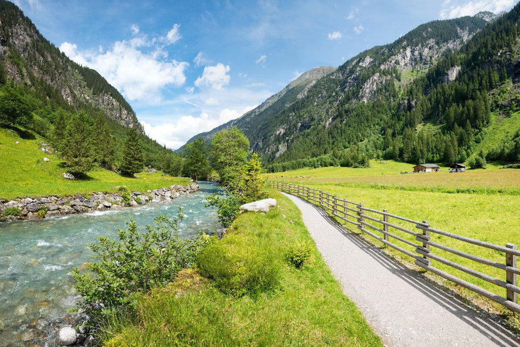 Premium Textil-Leinwand Gemütliche Wanderung im Stilluptal – Naturgenuss nahe Mayrhofen