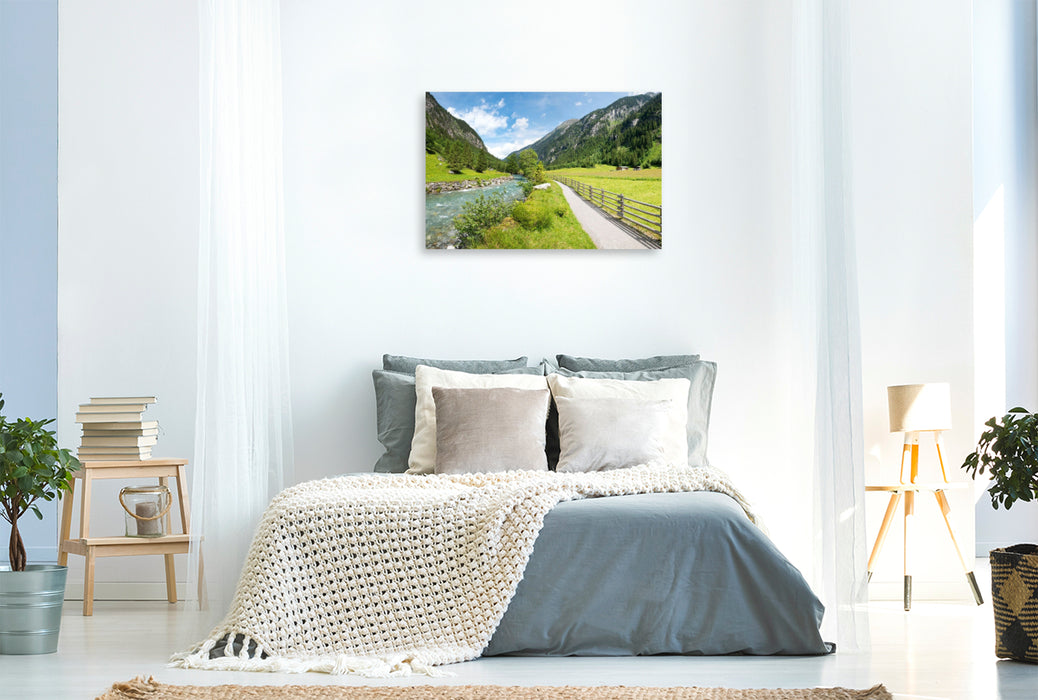 Premium Textil-Leinwand Gemütliche Wanderung im Stilluptal – Naturgenuss nahe Mayrhofen