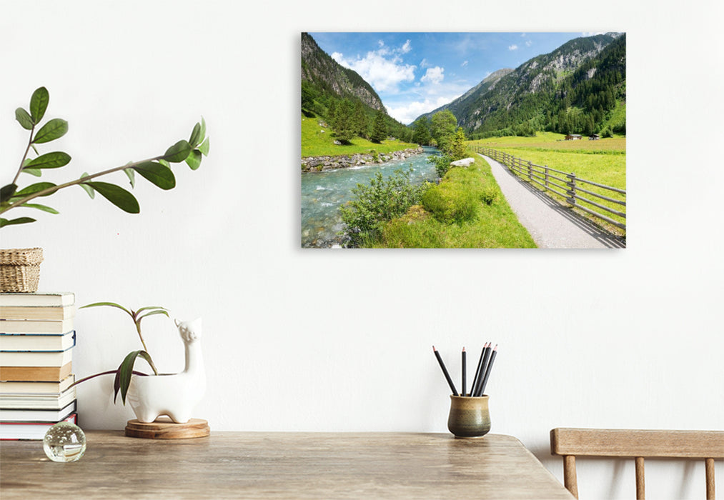 Premium Textil-Leinwand Gemütliche Wanderung im Stilluptal – Naturgenuss nahe Mayrhofen
