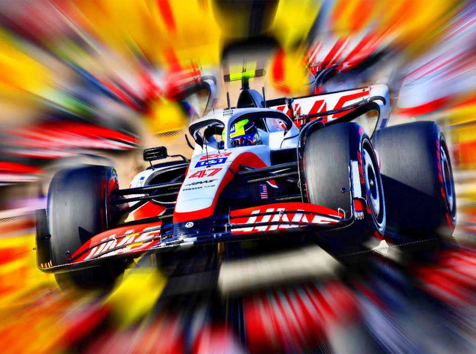 Der Deutsche Mick Schumacher hat in dem US-amerikanischen Haas F1 einen deutlich konkurrenzfähigeren Monoposto als im Vorjahr. - CALVENDO Foto-Puzzle'