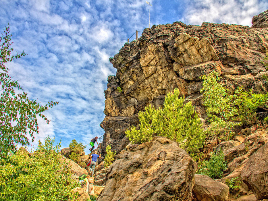 Die Wanderung über und an der Teufelsmauer beginnt am Großvaterfelsen - gelegen nahe der Stadt Blankenburg - CALVENDO Foto-Puzzle'
