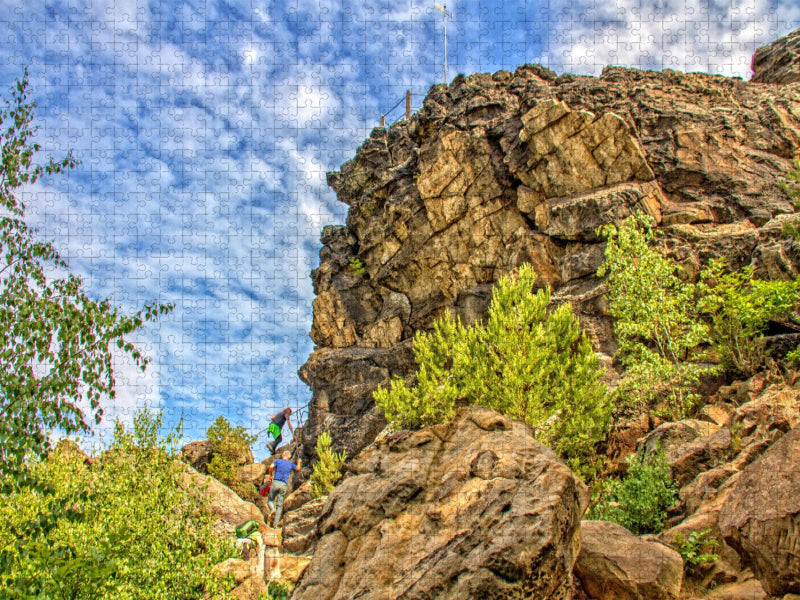 Die Wanderung über und an der Teufelsmauer beginnt am Großvaterfelsen - gelegen nahe der Stadt Blankenburg - CALVENDO Foto-Puzzle'
