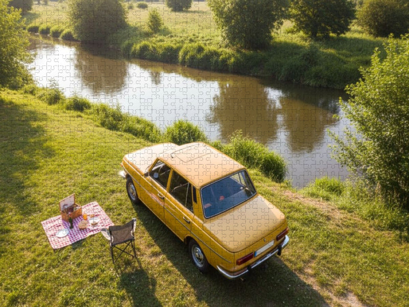 Mit Wartburg zum Picknick am Fluss - CALVENDO Foto-Puzzle'