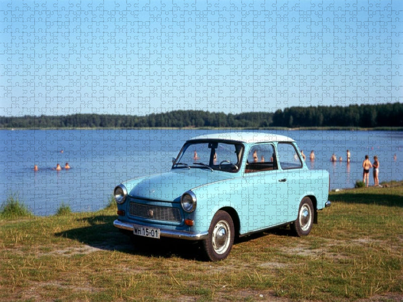 Trabant am See - CALVENDO Foto-Puzzle'